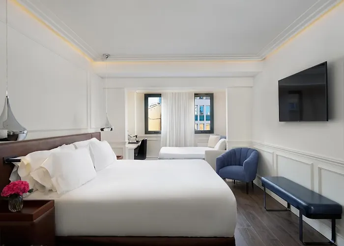 H10 Universitat (Adults Only)