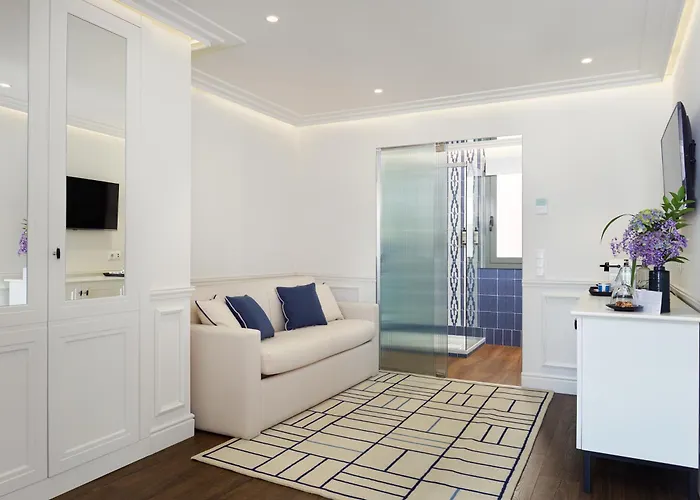 H10 Universitat (Adults Only)