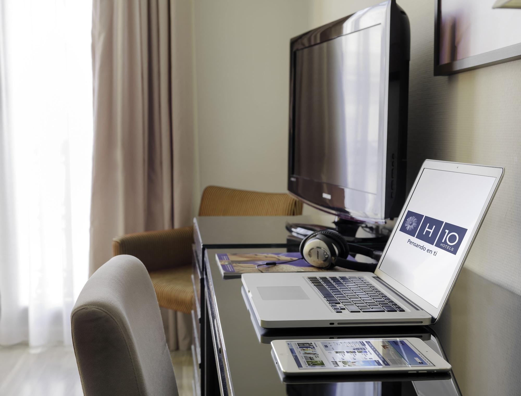 Hotel H10 Universitat (adults Only)