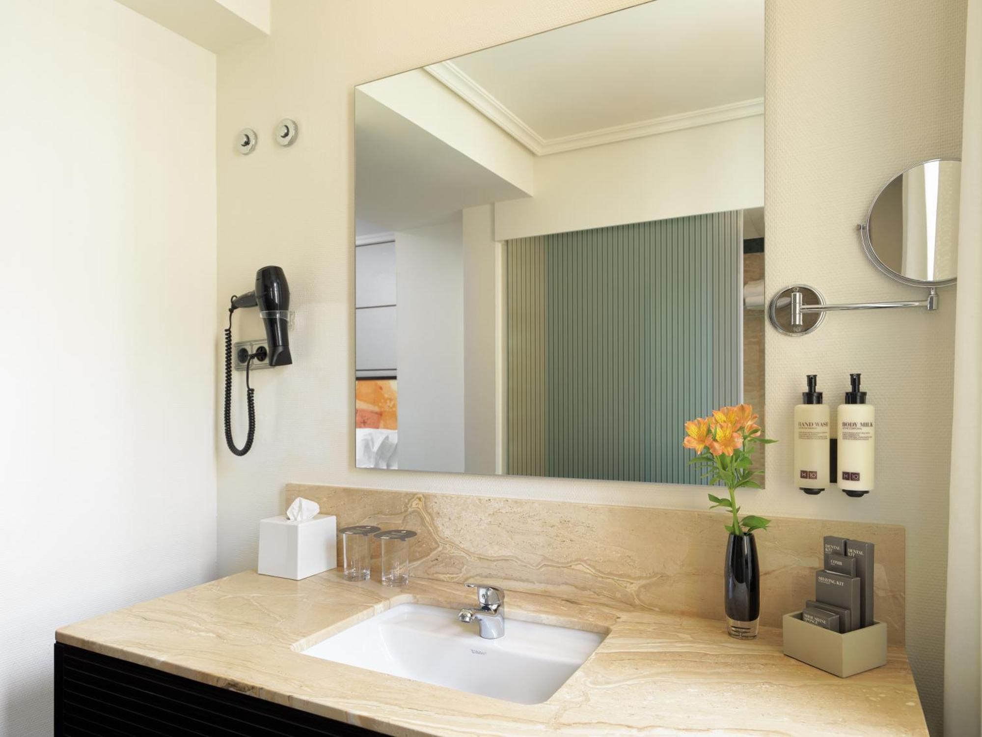 Hotel H10 Universitat (adults Only) 4*